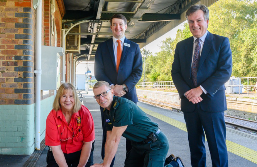 Henry Smith MP welcomes Extension of Life-saving Defibrillator Programme at Three Bridges Station