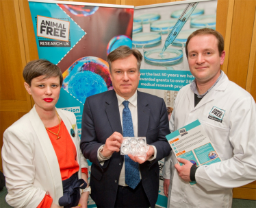 Henry Smith MP hosts Animal Free Research UK to showcase British Science Week